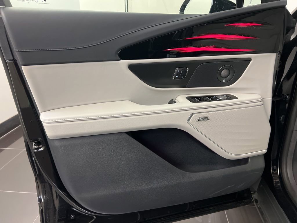 Used 2026 Lincoln Nautilus Premier w/ Equipment Group 102A image 32