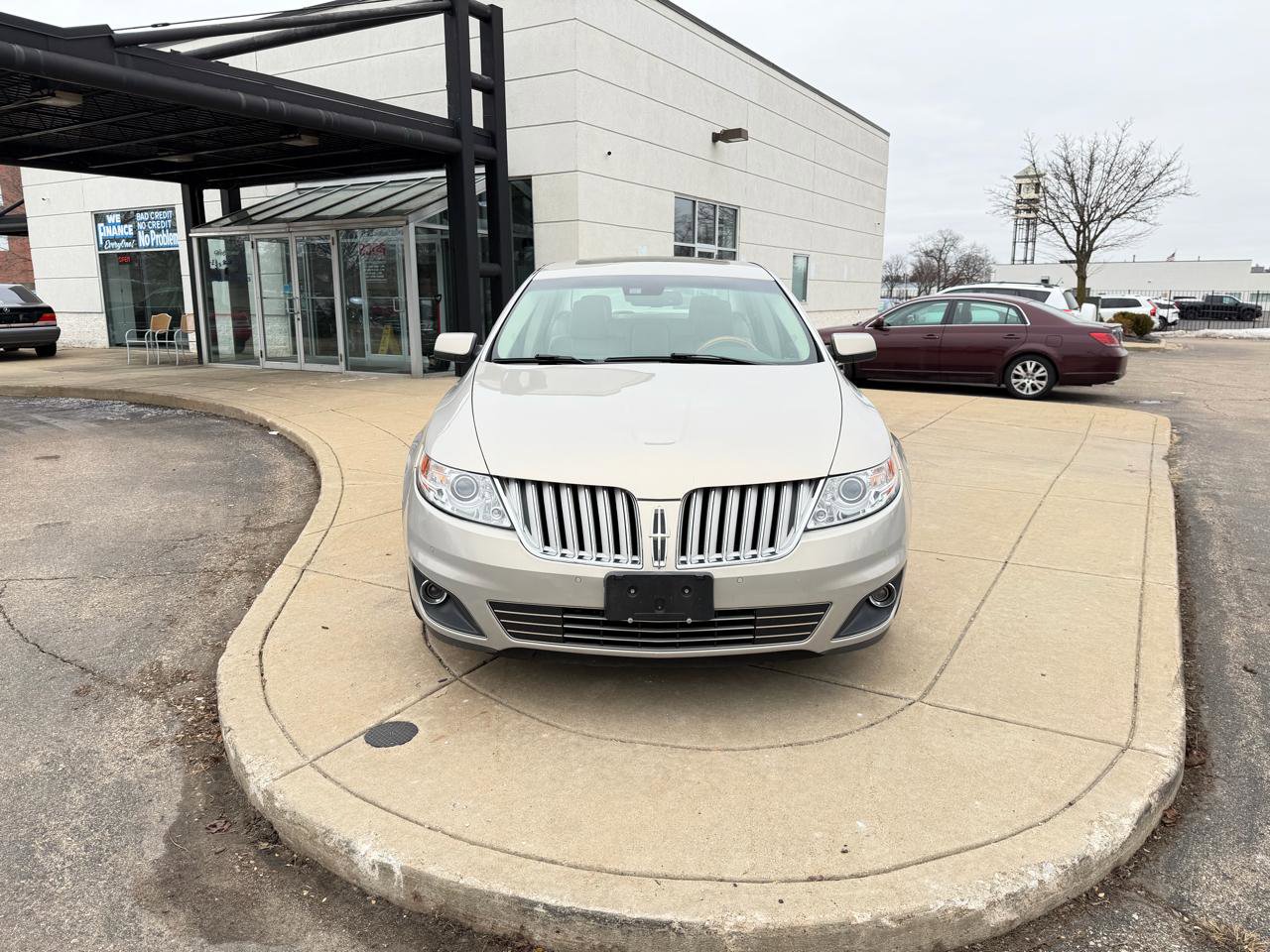 Used 2009 Lincoln MKS AWD image 2