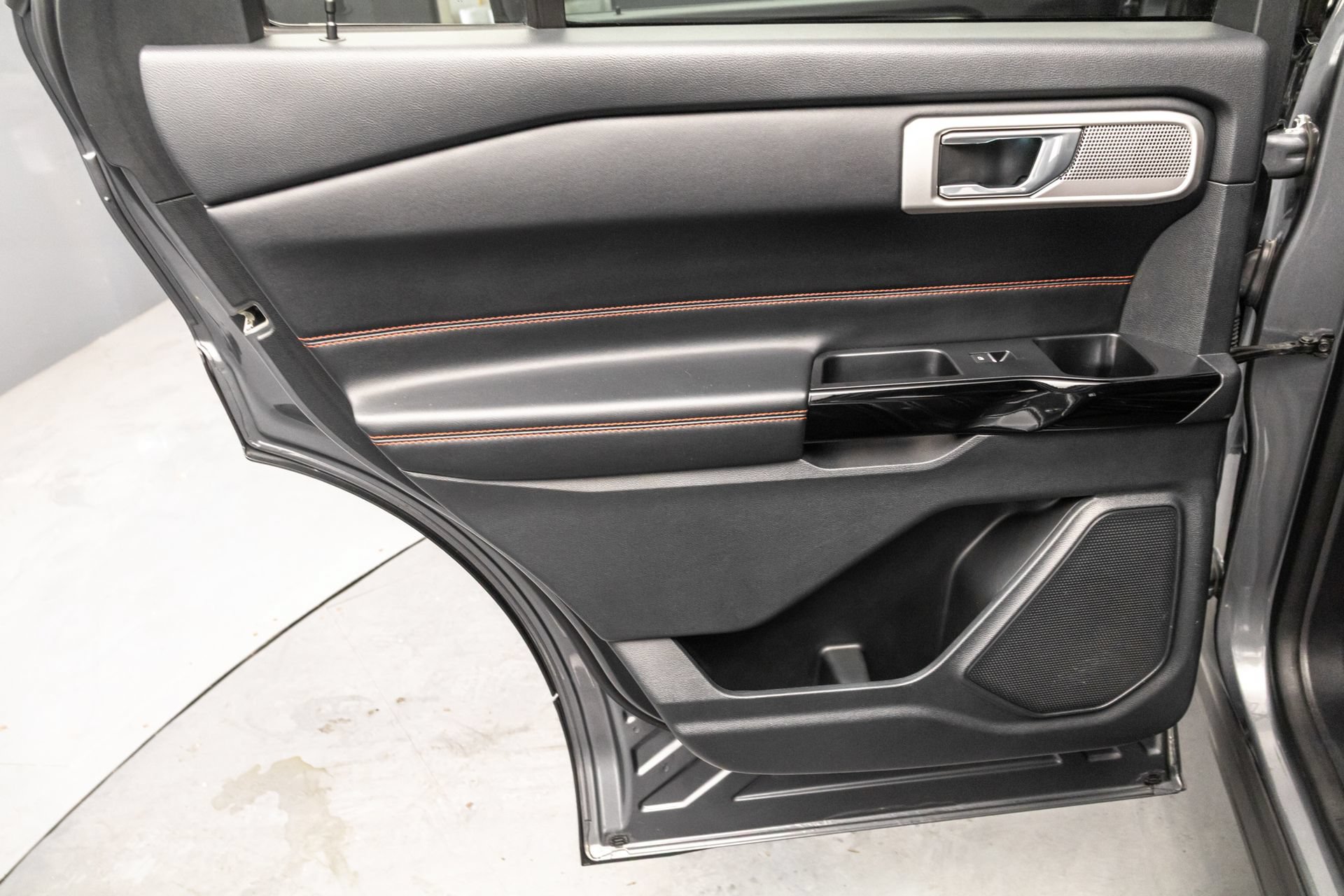 Used 2022 Ford Explorer ST-Line AWD/4WD image 32