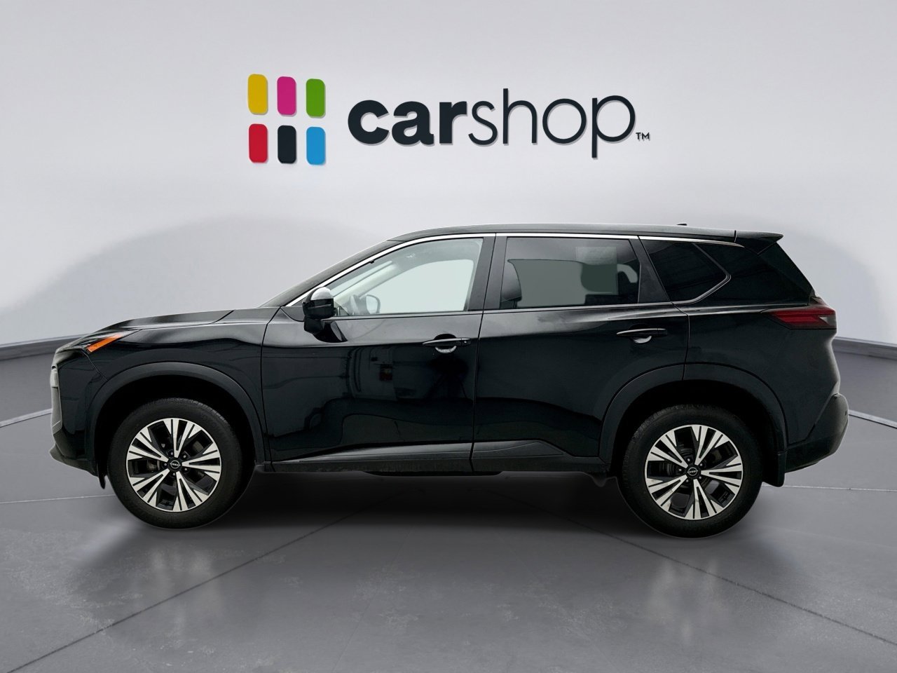 Used 2023 Nissan Rogue SV image 2