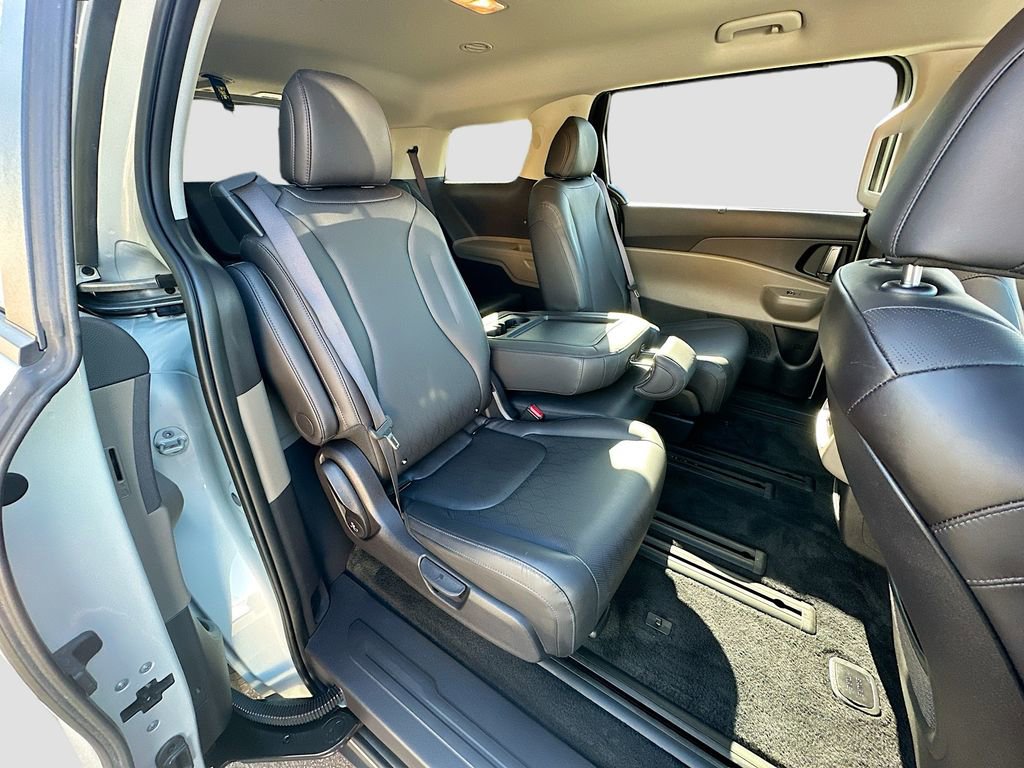 Used 2025 Kia Carnival EX FWD image 28