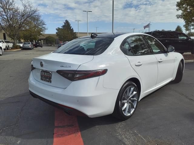 Used 2024 Alfa Romeo Giulia Ti AWD/4WD image 3