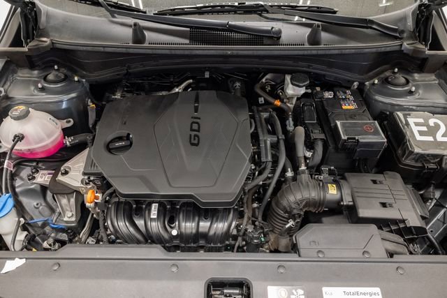 Used 2025 Kia Sportage EX image 3