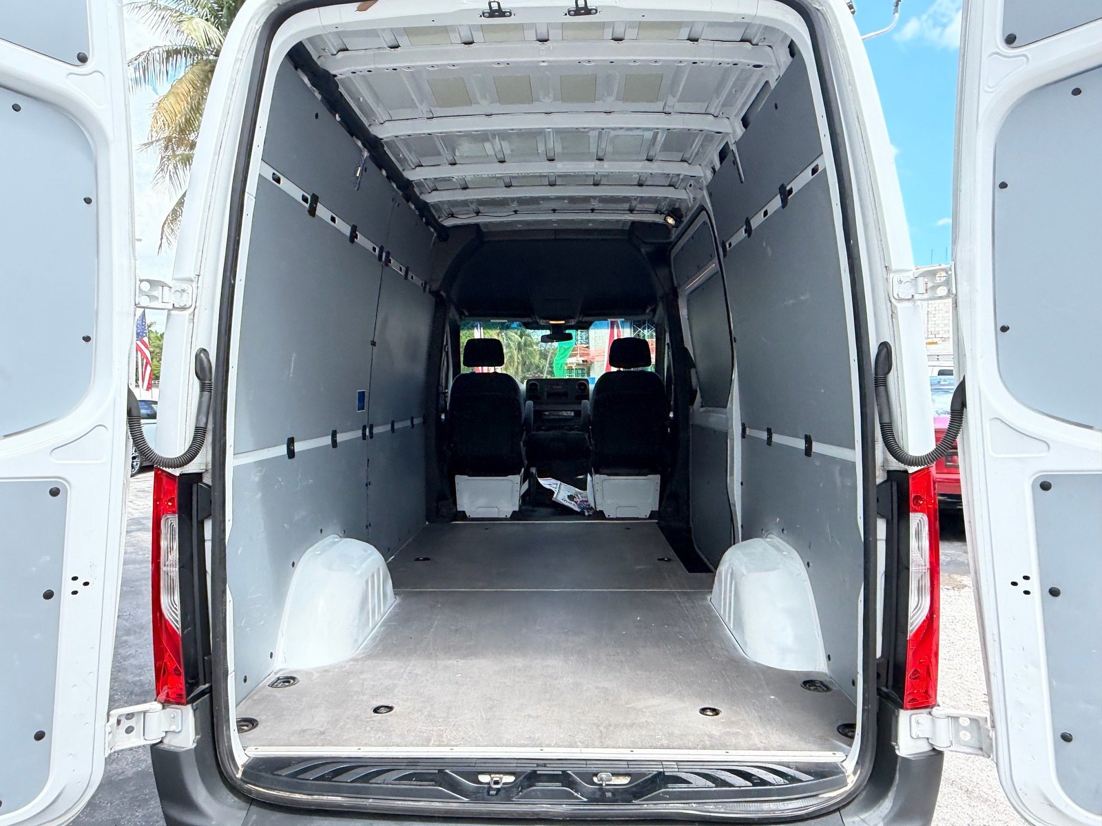 Used 2022 Mercedes-Benz Sprinter 2500 image 15