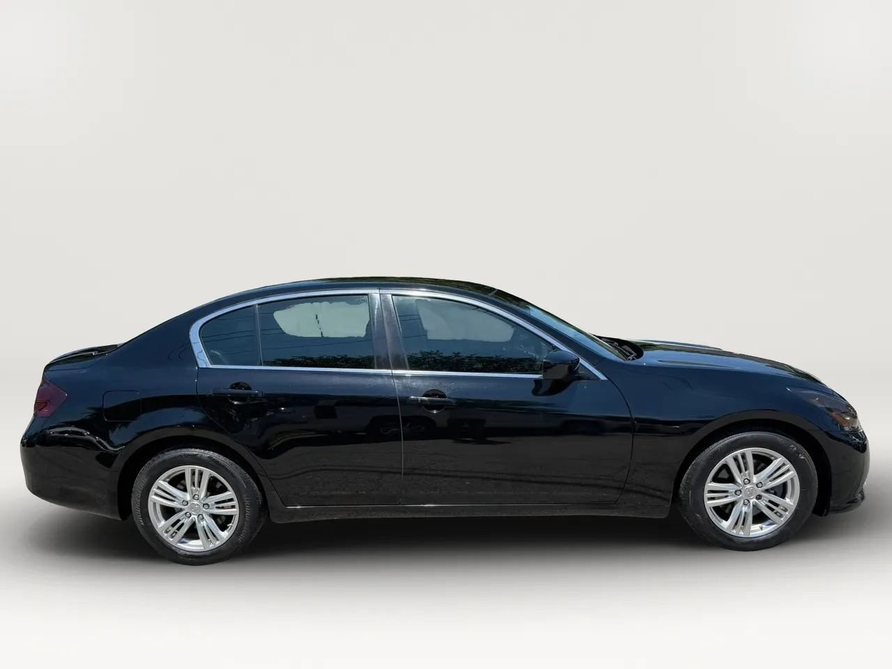 Used 2015 INFINITI Q40 AWD image 2
