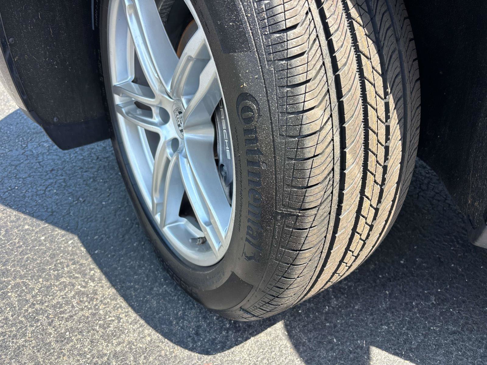 Used 2024 Porsche Macan AWD/4WD image 8