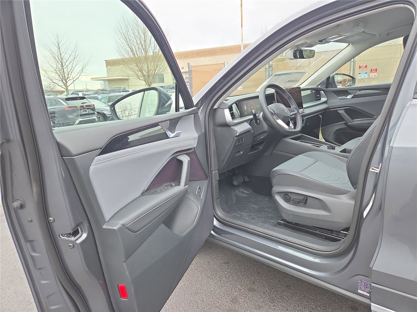 New 2026 Volkswagen Tiguan SE image 11