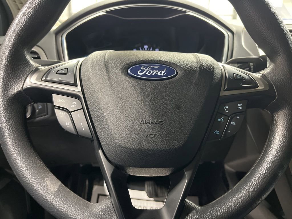 Used 2020 Ford Fusion SE image 18