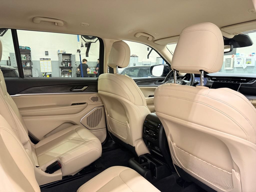 Used 2022 Jeep Grand Cherokee L Limited AWD/4WD image 28
