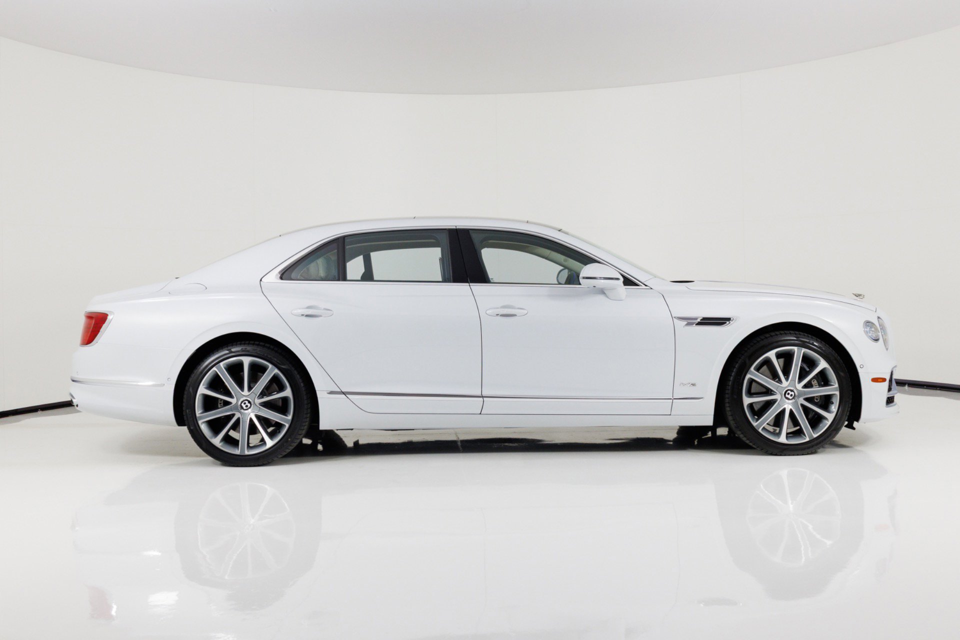 Used 2020 Bentley Flying Spur W12 AWD/4WD image 2