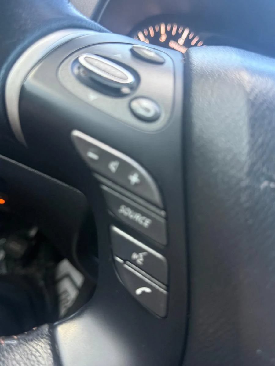 Used 2019 Nissan Pathfinder SL AWD/4WD image 14