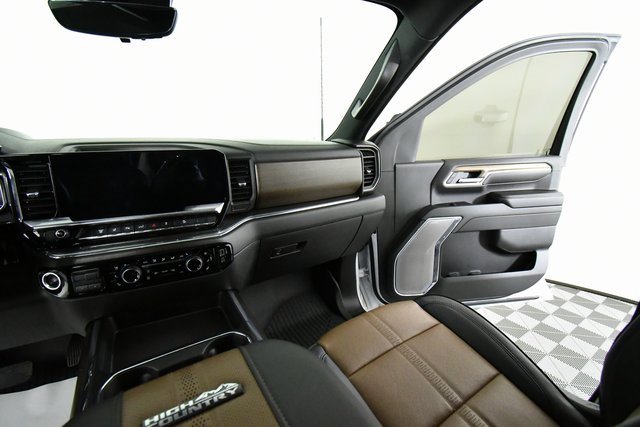 Used 2024 Chevrolet Silverado 3500 High Country w/ Technology Package image 21
