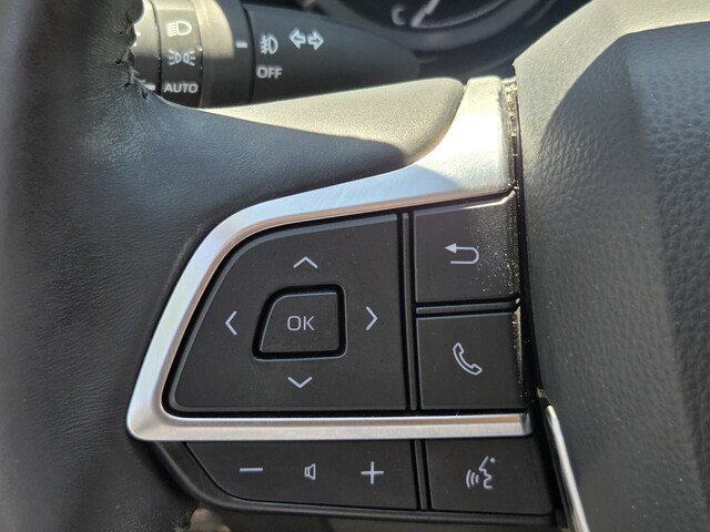 Used 2020 Toyota Highlander XLE image 9