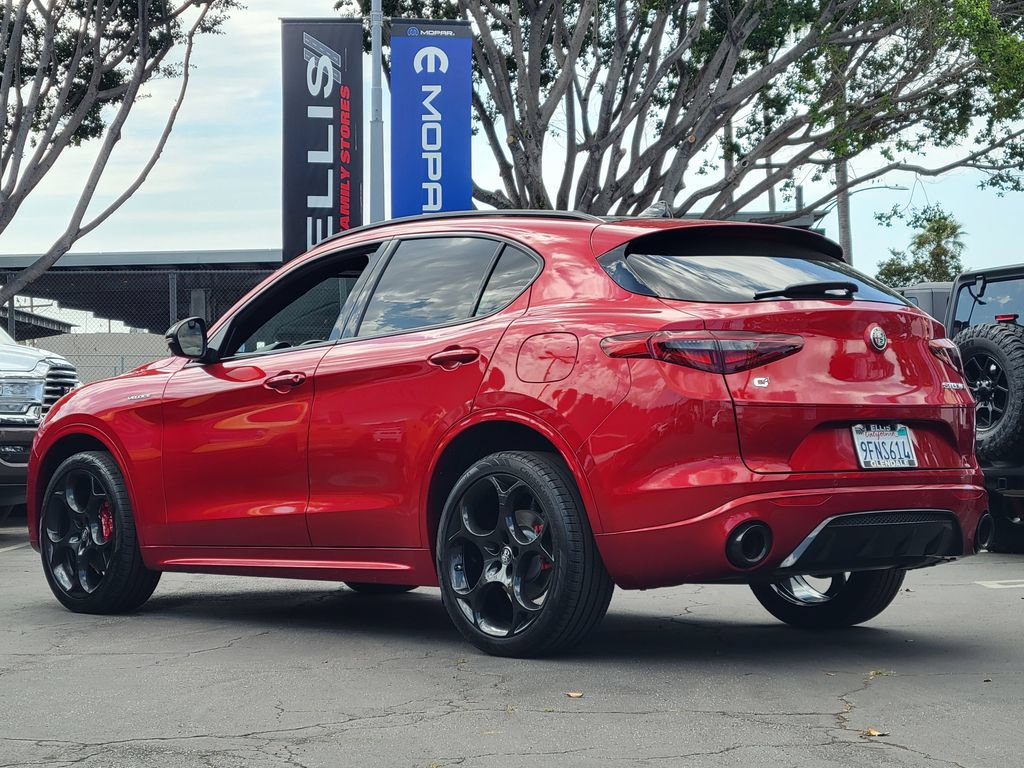 Used 2023 Alfa Romeo Stelvio Veloce AWD/4WD image 2