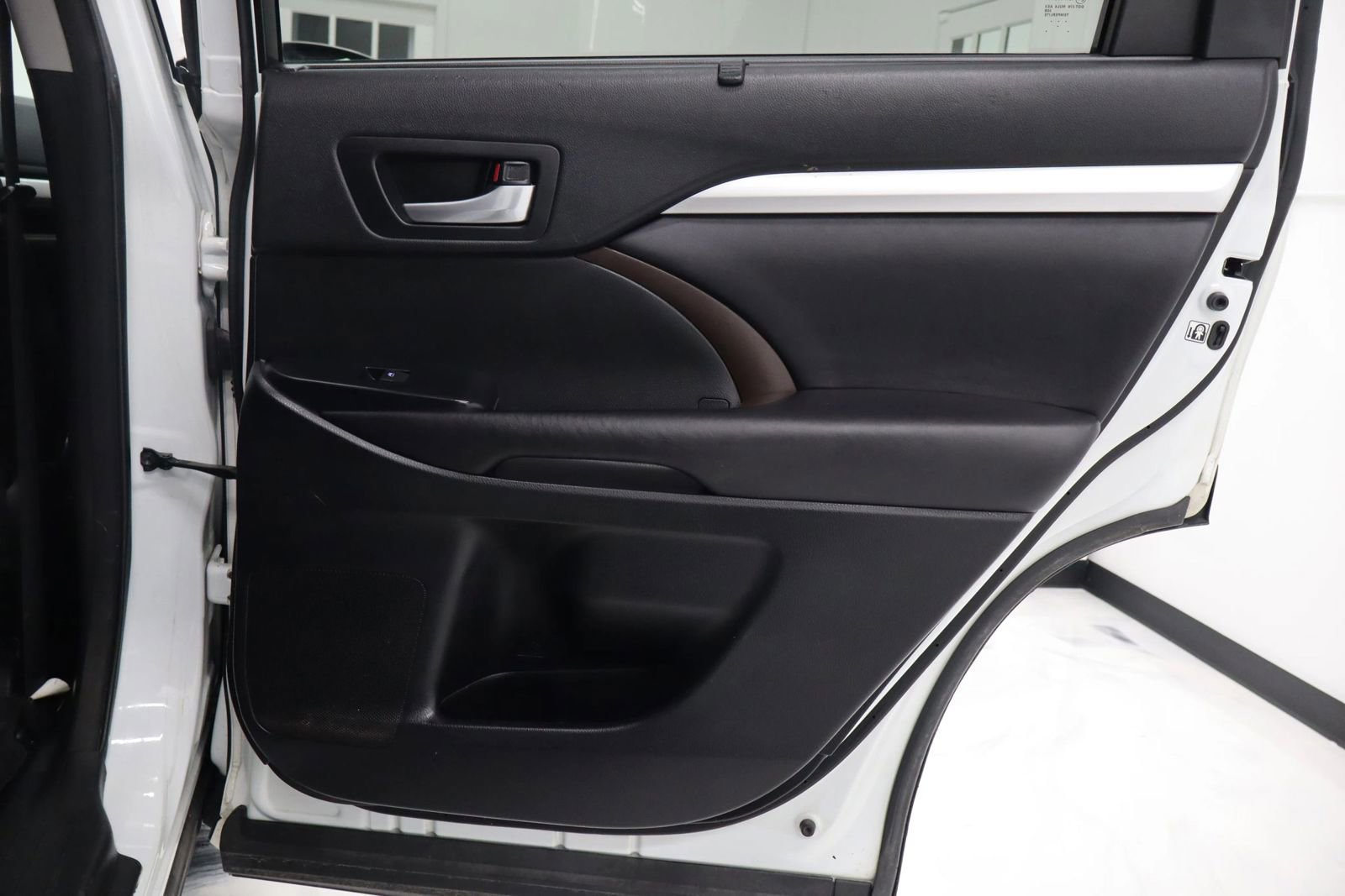 Used 2017 Toyota Highlander XLE image 15