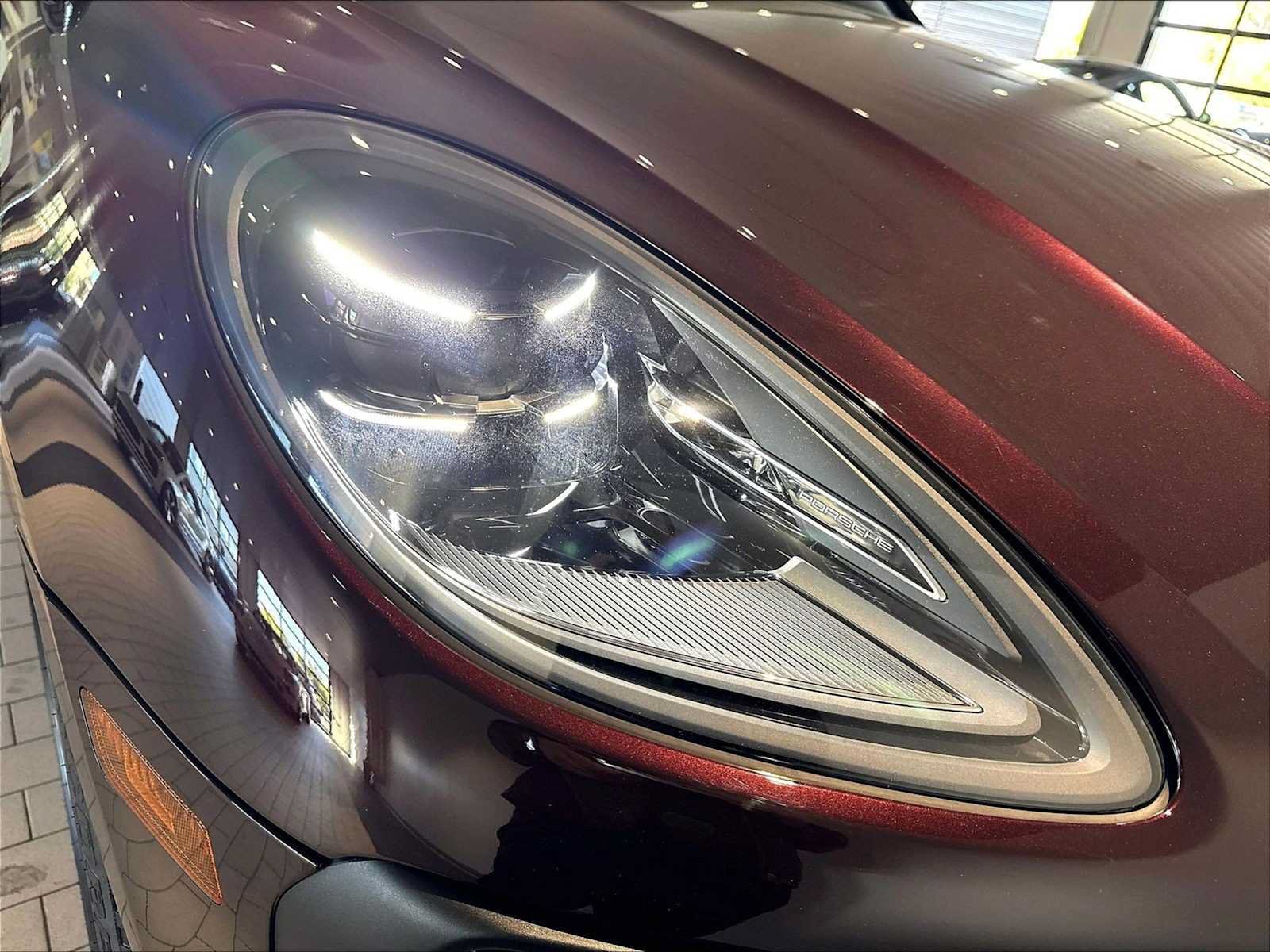 Used 2024 Porsche Macan AWD/4WD image 16