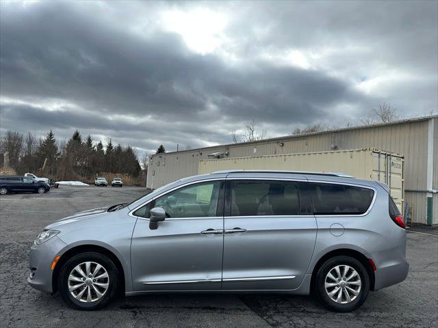 Certified 2019 Chrysler Pacifica Touring-L image 8