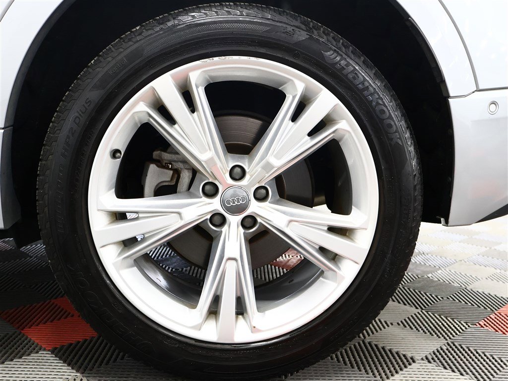 Used 2019 Audi Q8 Premium Plus w/ Premium Plus image 25