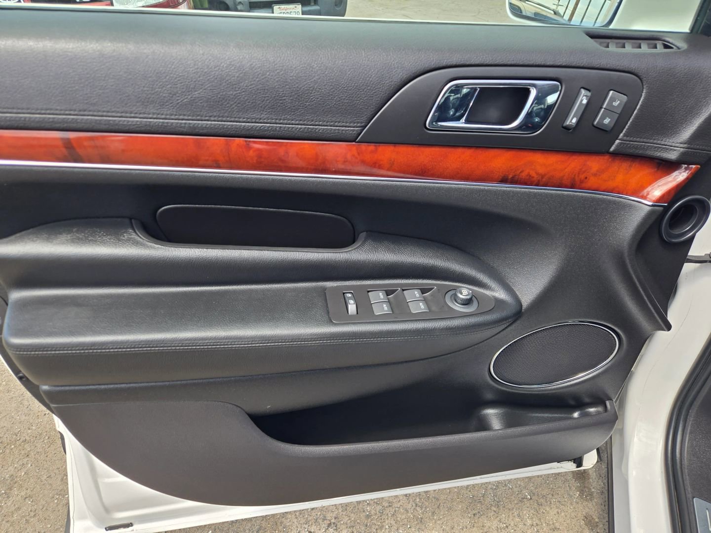 Used 2010 Lincoln MKT AWD image 9