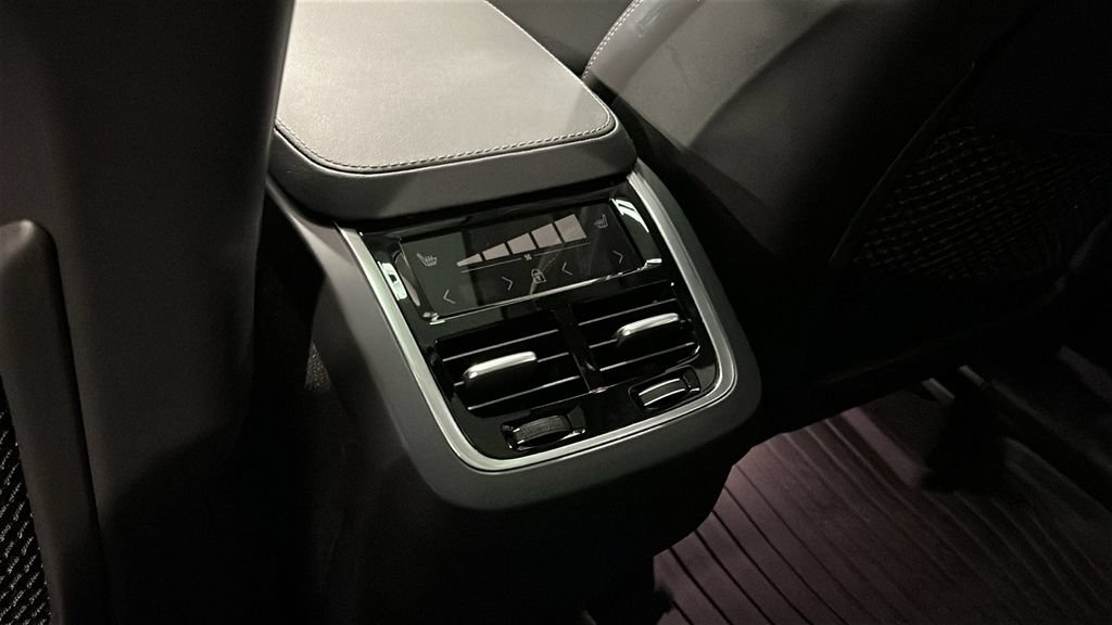 Certified 2023 Volvo XC90 B6 Ultimate w/ Protection Package Premier AWD/4WD image 26