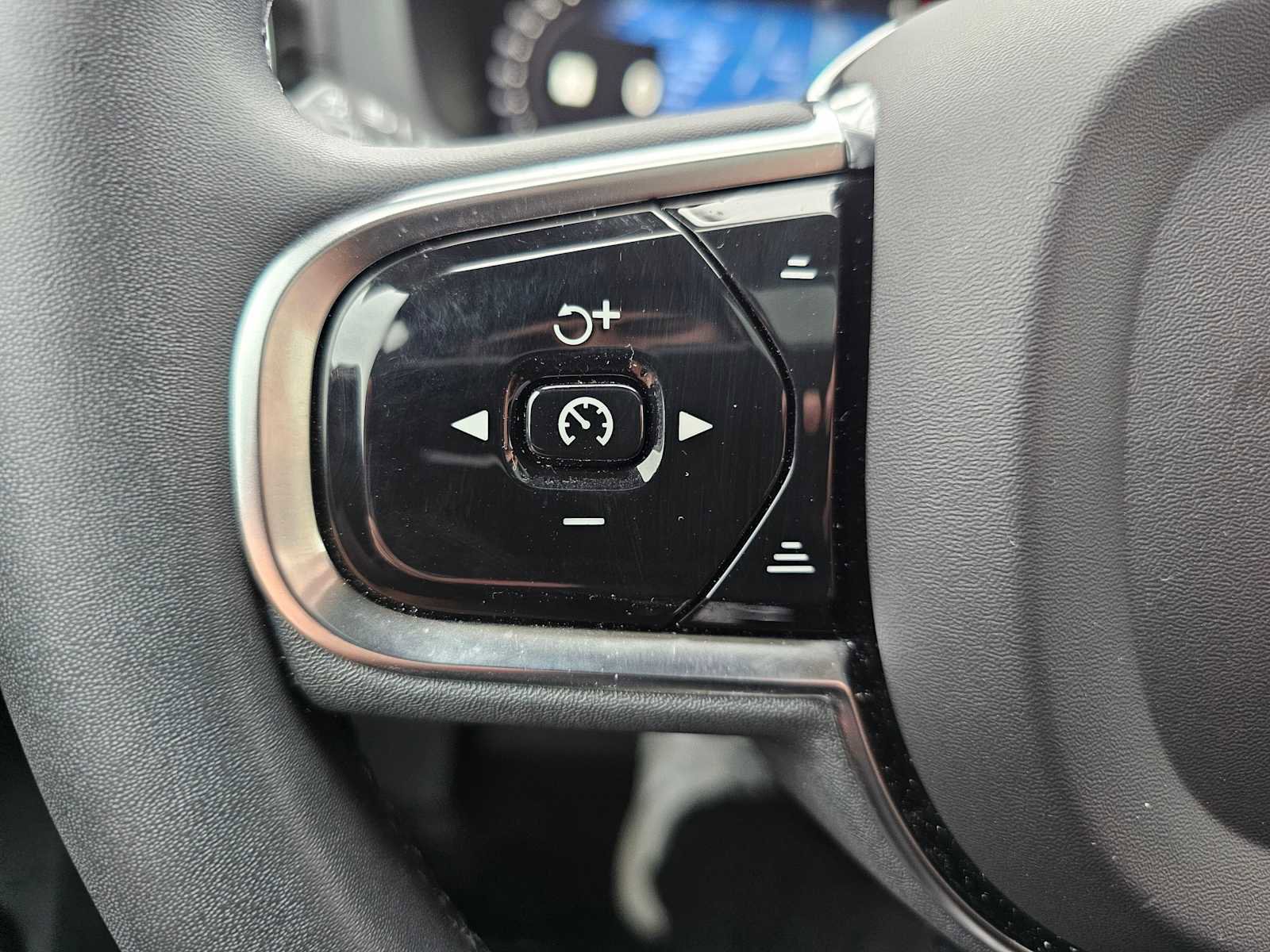 Certified 2023 Volvo XC60 B6 Ultimate w/ Protection Package Premier image 35