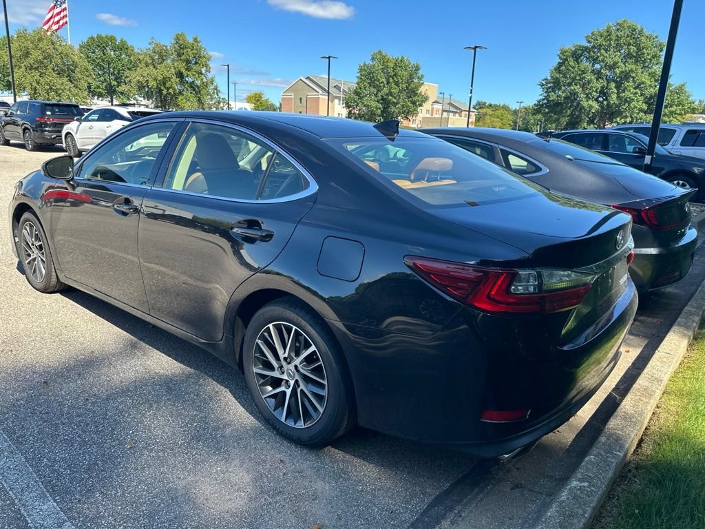 Used 2016 Lexus ES 350 w/ Luxury Package w/Wood Trim FWD image 7