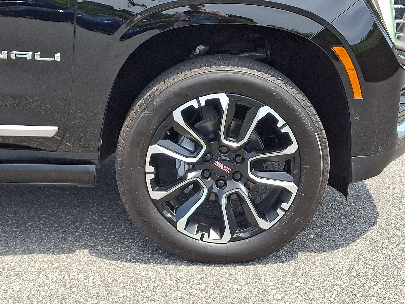Certified 2025 GMC Yukon XL Denali w/ Sun & Power Step Package AWD/4WD image 8