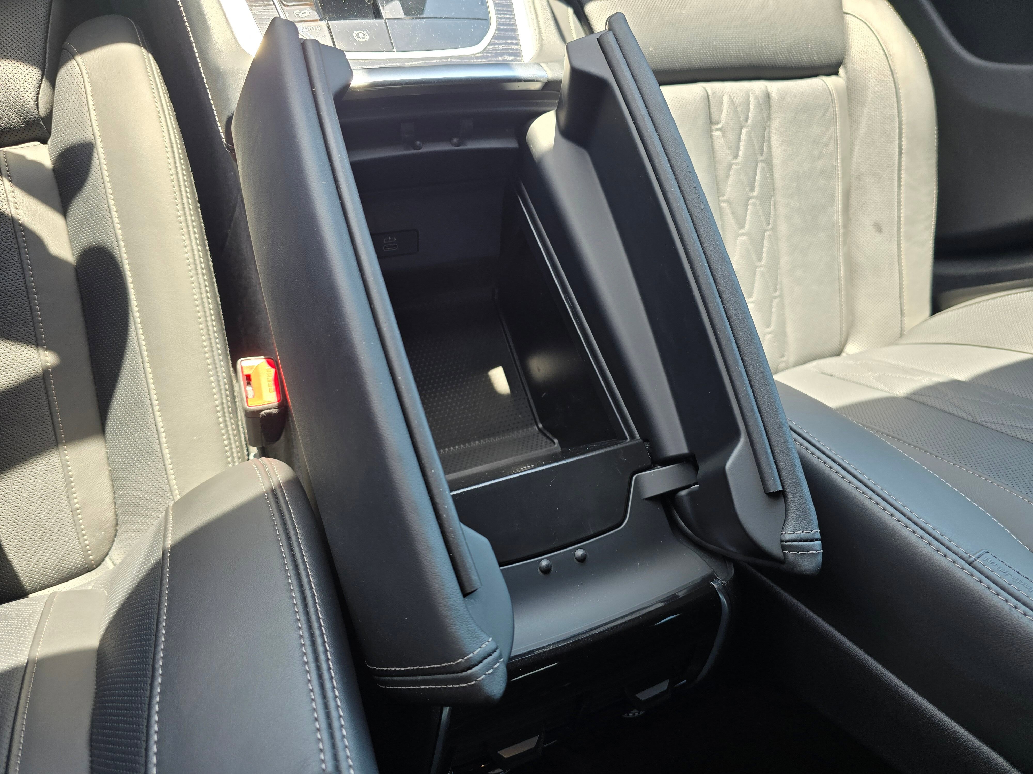 Certified 2025 BMW X6 xDrive40i w/ Executive Package image 23