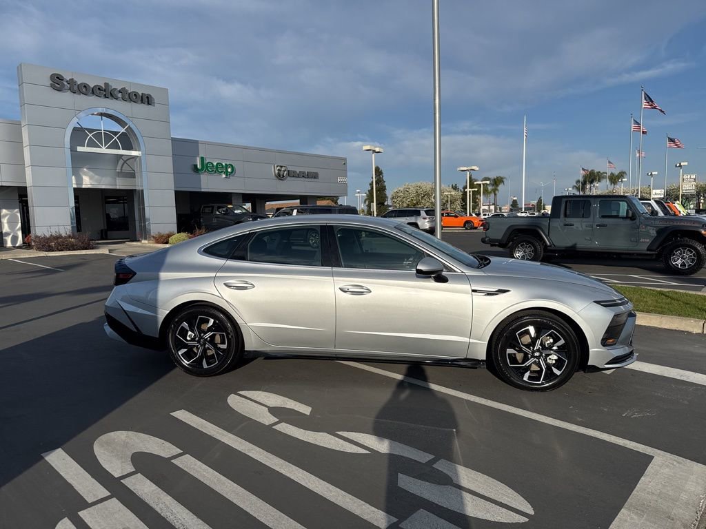 Used 2025 Hyundai Sonata SEL image 3