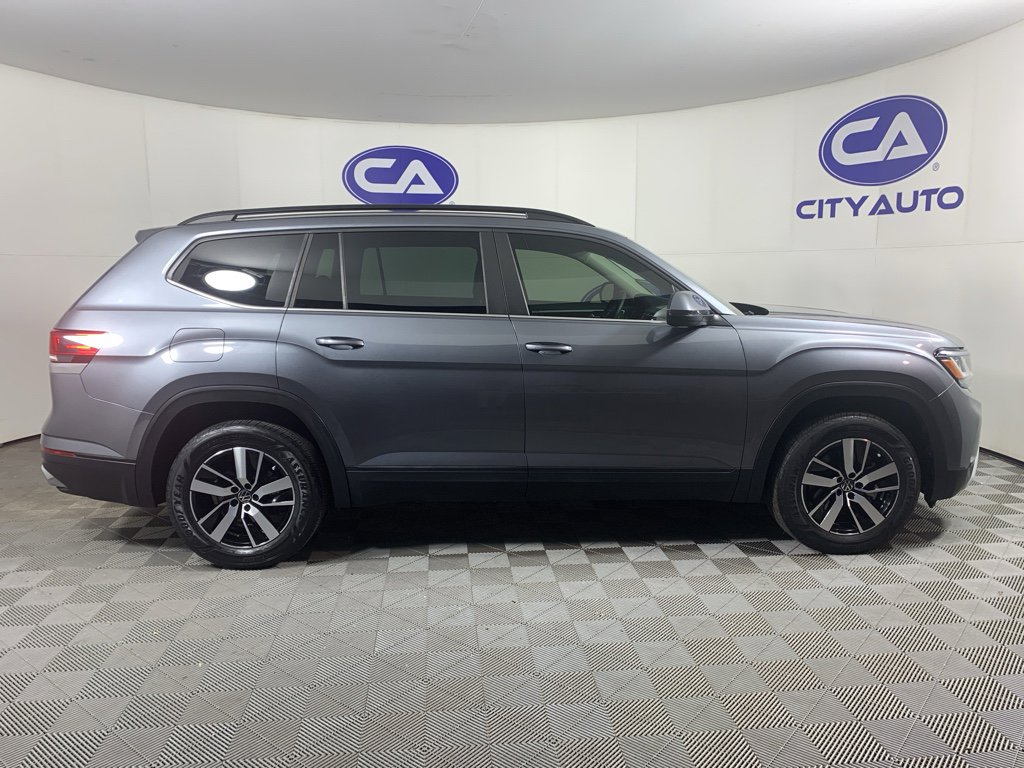 Used 2022 Volkswagen Atlas SE image 2