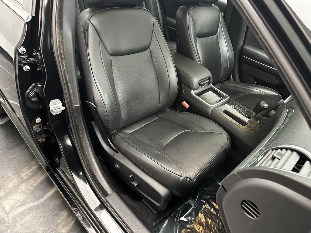Used 2012 Chrysler 300 C w/ 19-Premium Speaker Group image 9