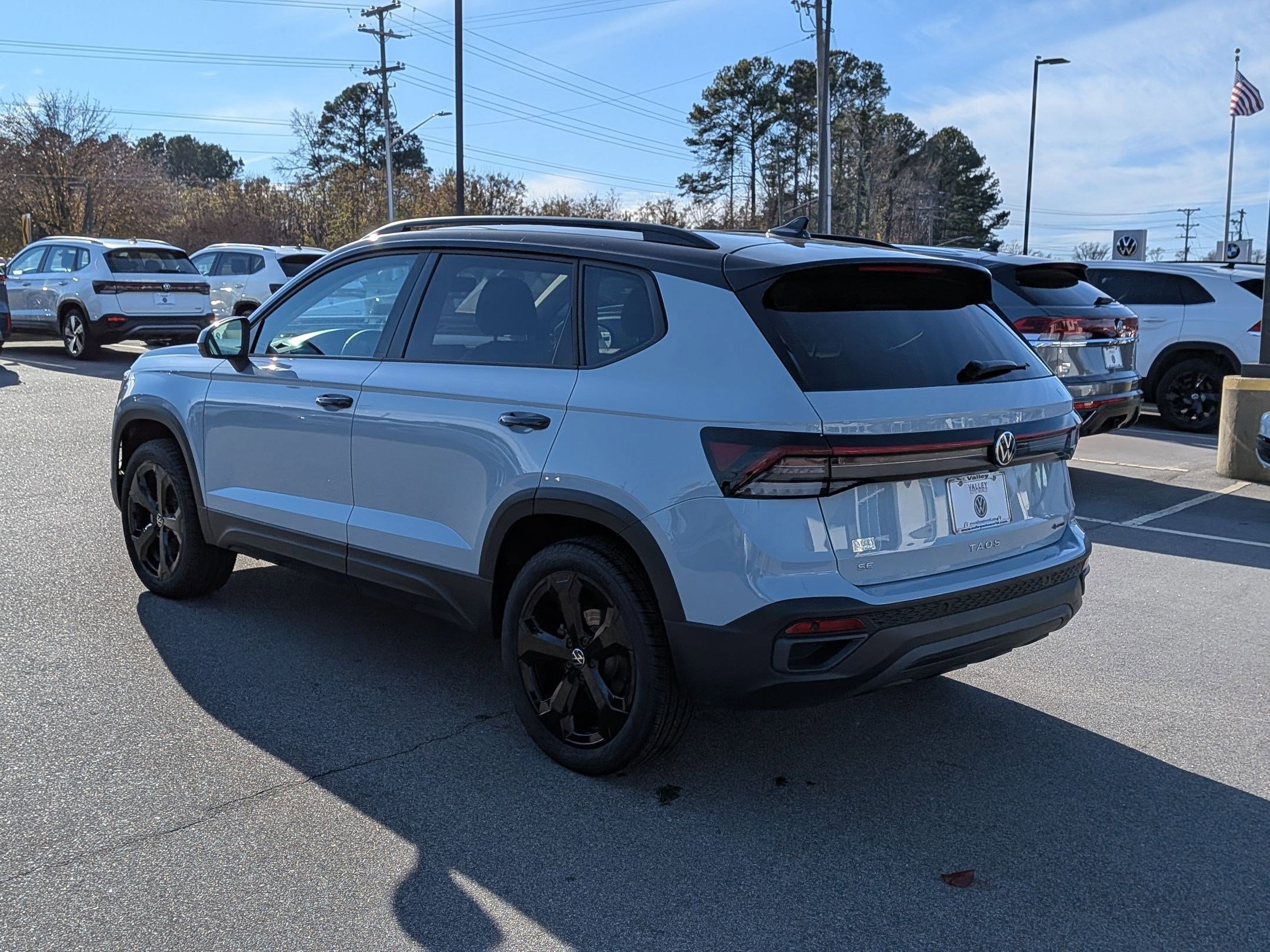 Used 2025 Volkswagen Taos SE image 5