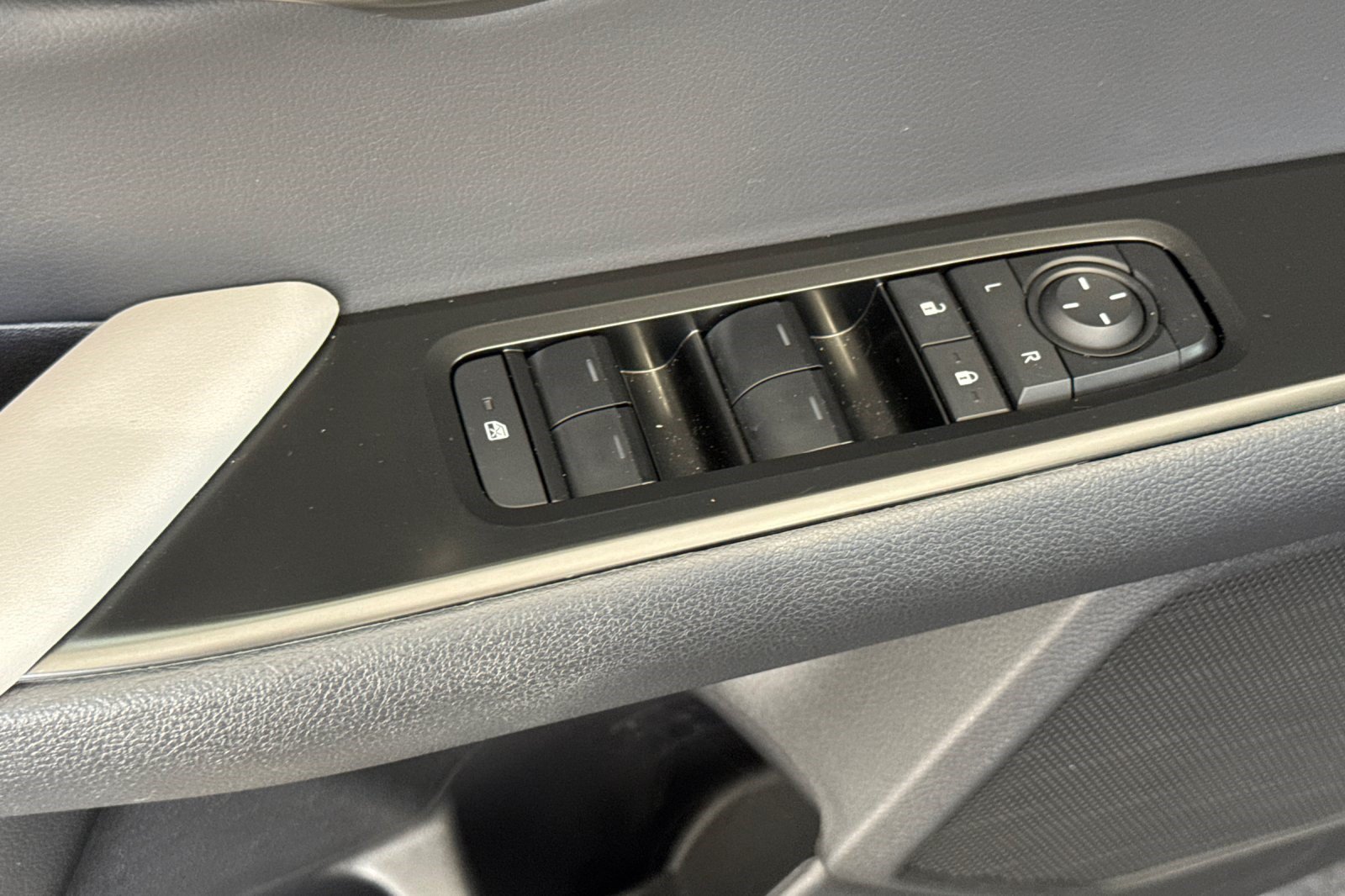 Certified 2026 Lexus UX 300h FWD w/ Accessory Package (Z1) image 13