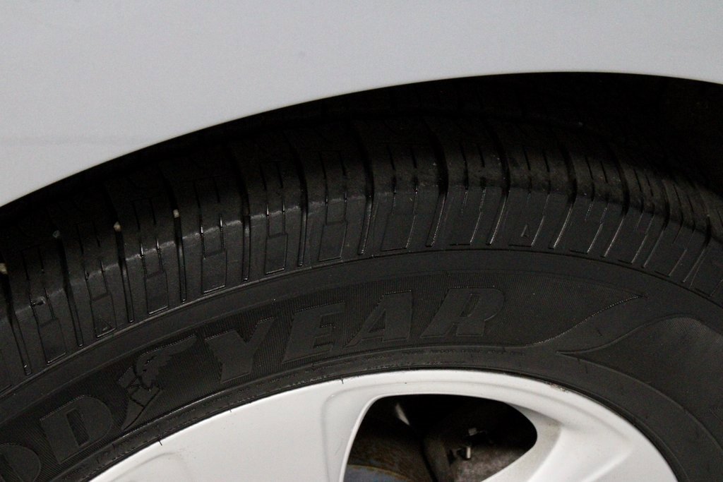 Used 2015 Toyota Sienna L image 18