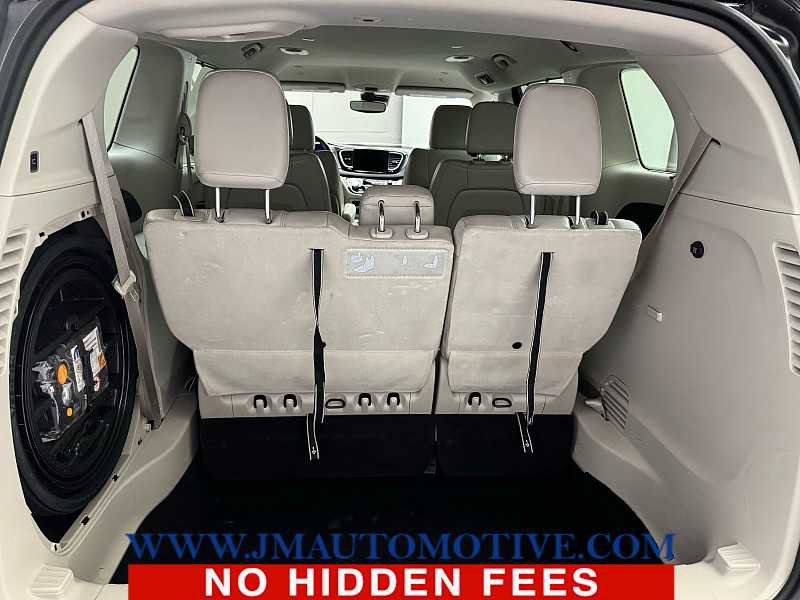Used 2021 Chrysler Pacifica Touring-L image 17