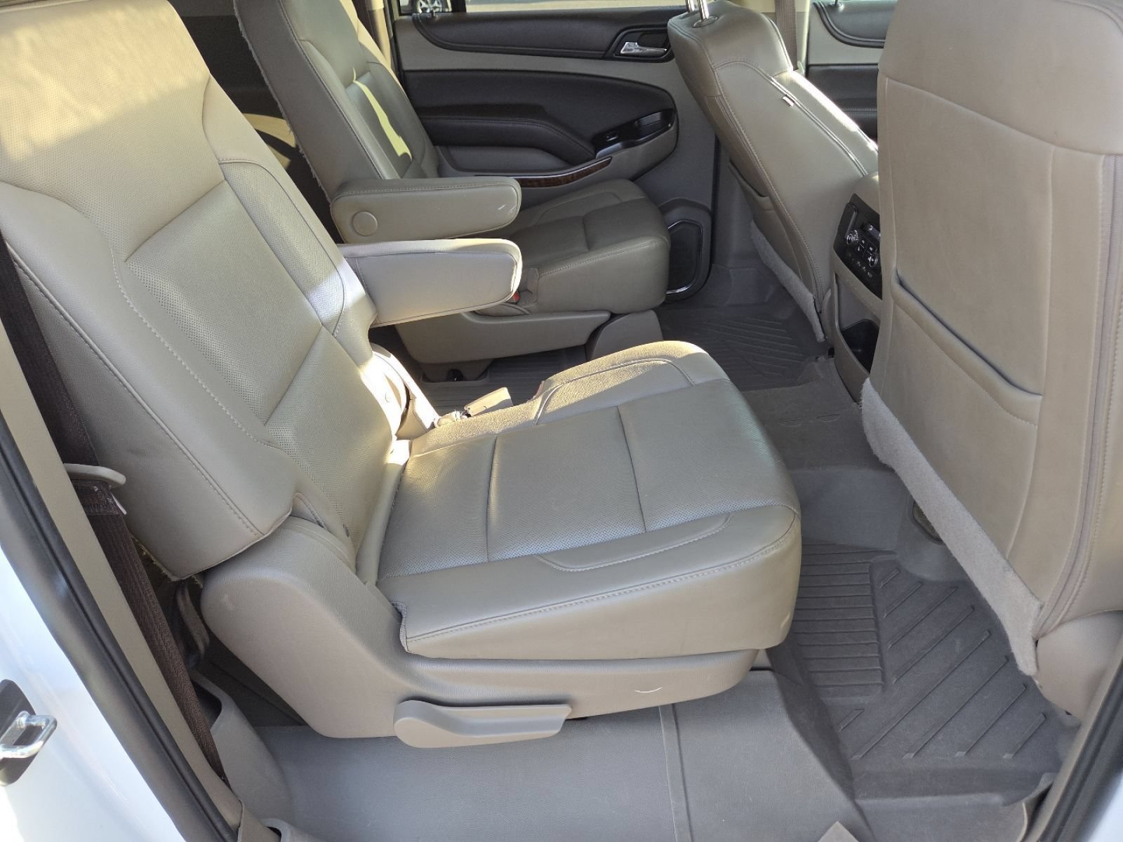 Used 2018 Chevrolet Suburban Premier AWD/4WD image 28