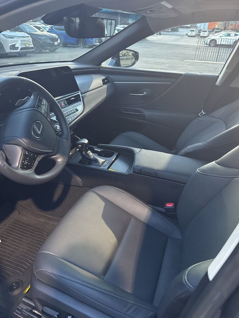 Used 2024 Lexus ES 350 w/ Premium Package image 9