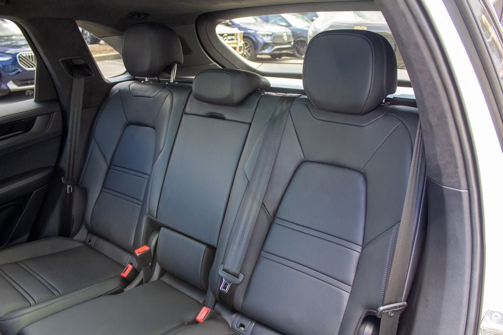 Used 2025 Porsche Cayenne GTS AWD/4WD image 22