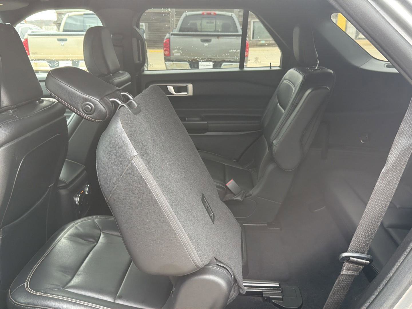 Used 2020 Ford Explorer XLT w/ Equipment Group 202A image 30