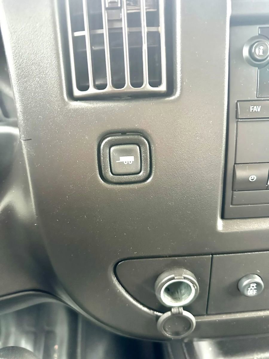Used 2017 Chevrolet Express 2500 RWD image 16