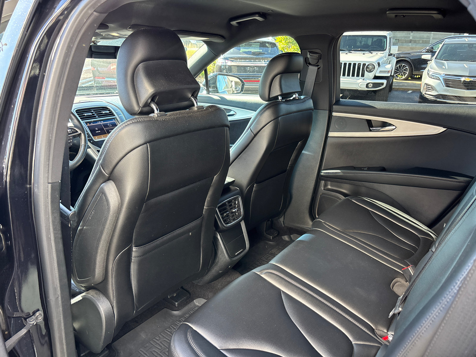Used 2019 Lincoln Nautilus Premier AWD/4WD image 25