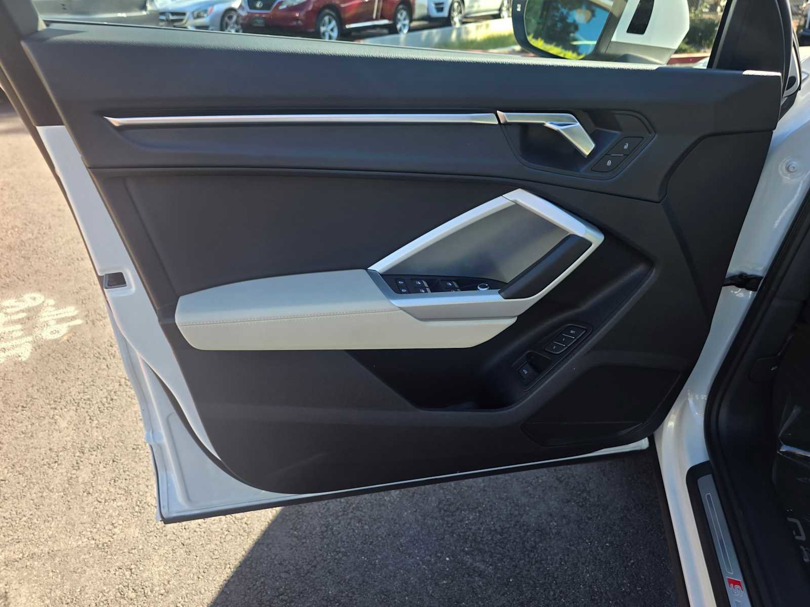 Used 2023 Audi Q3 2.0T Premium Plus w/ Premium Plus Package image 24