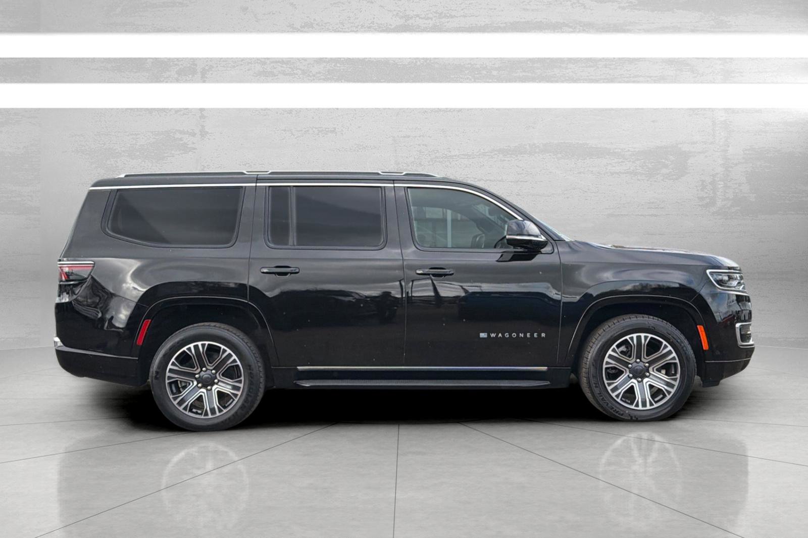 Used 2024 Jeep Wagoneer Series II w/ Flexible Seating Group image 4