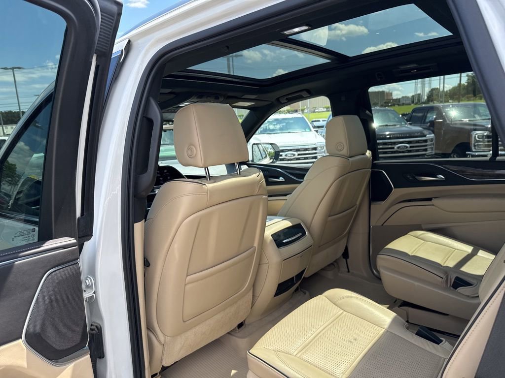 Used 2021 Cadillac Escalade Premium Luxury w/ Performance Package image 16