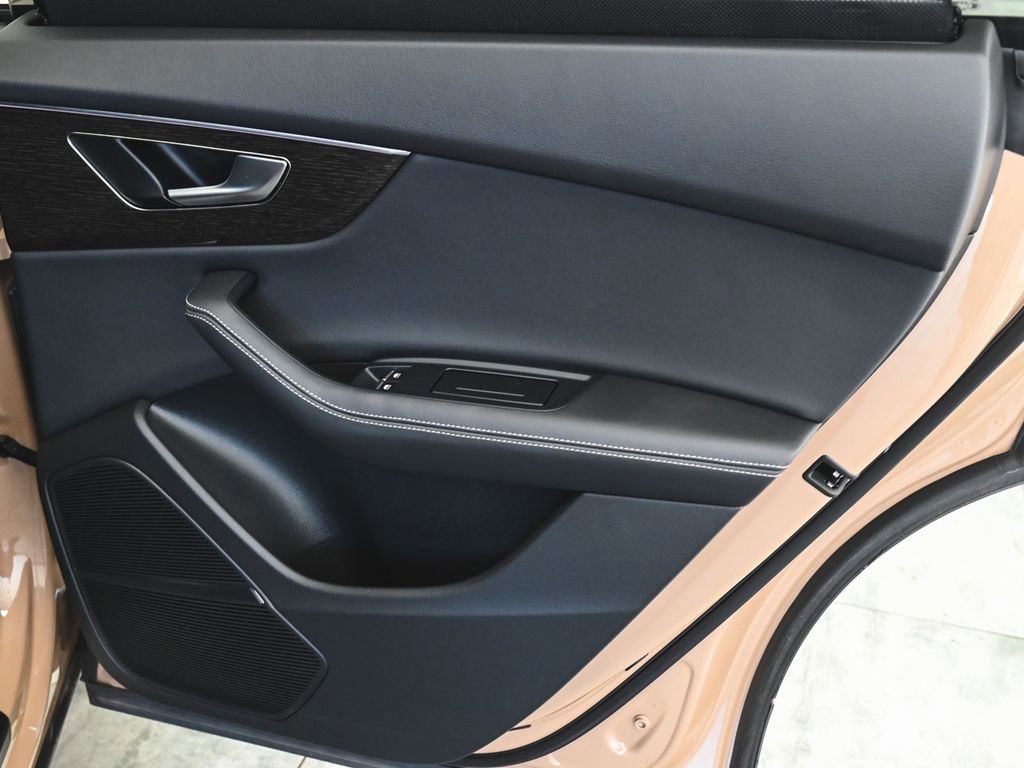 Used 2024 Audi Q8 Premium Plus w/ Premium Plus Package image 18