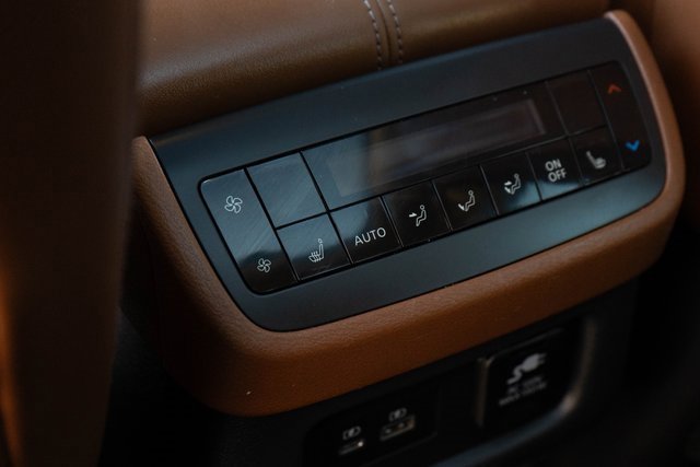 Used 2023 Nissan Pathfinder Platinum w/ Cargo Package image 24