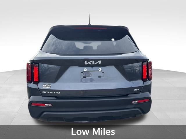 Used 2023 Kia Sorento LX image 6