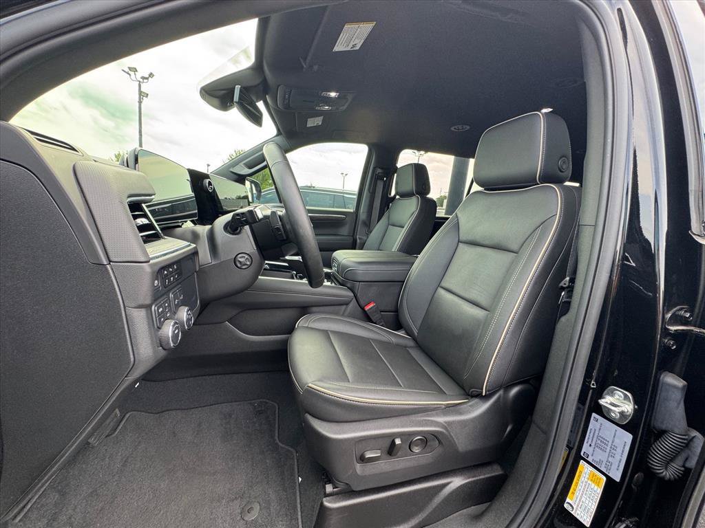 Used 2025 Chevrolet Suburban Premier AWD/4WD image 20