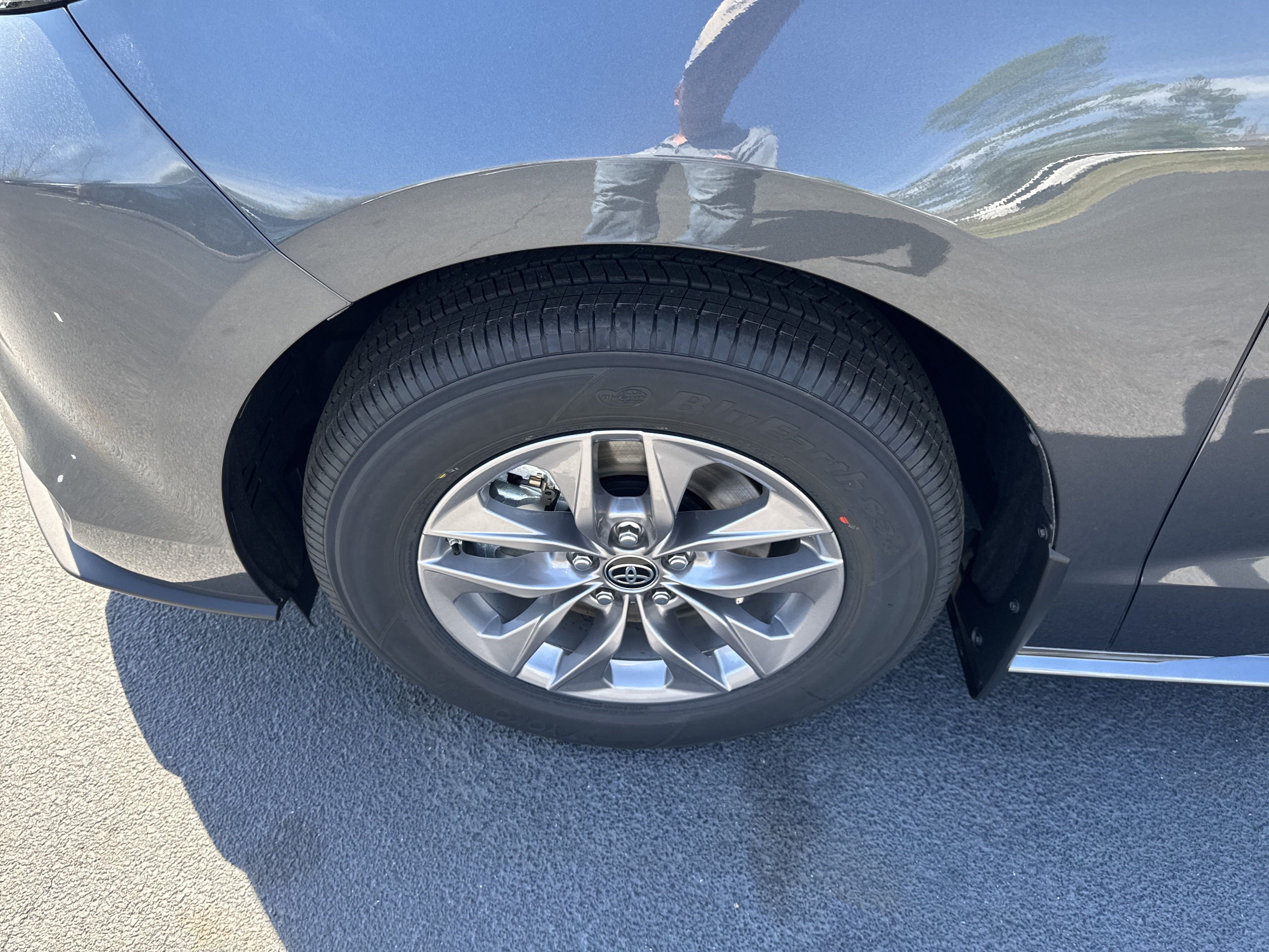 New 2025 Toyota Sienna XLE FWD image 9