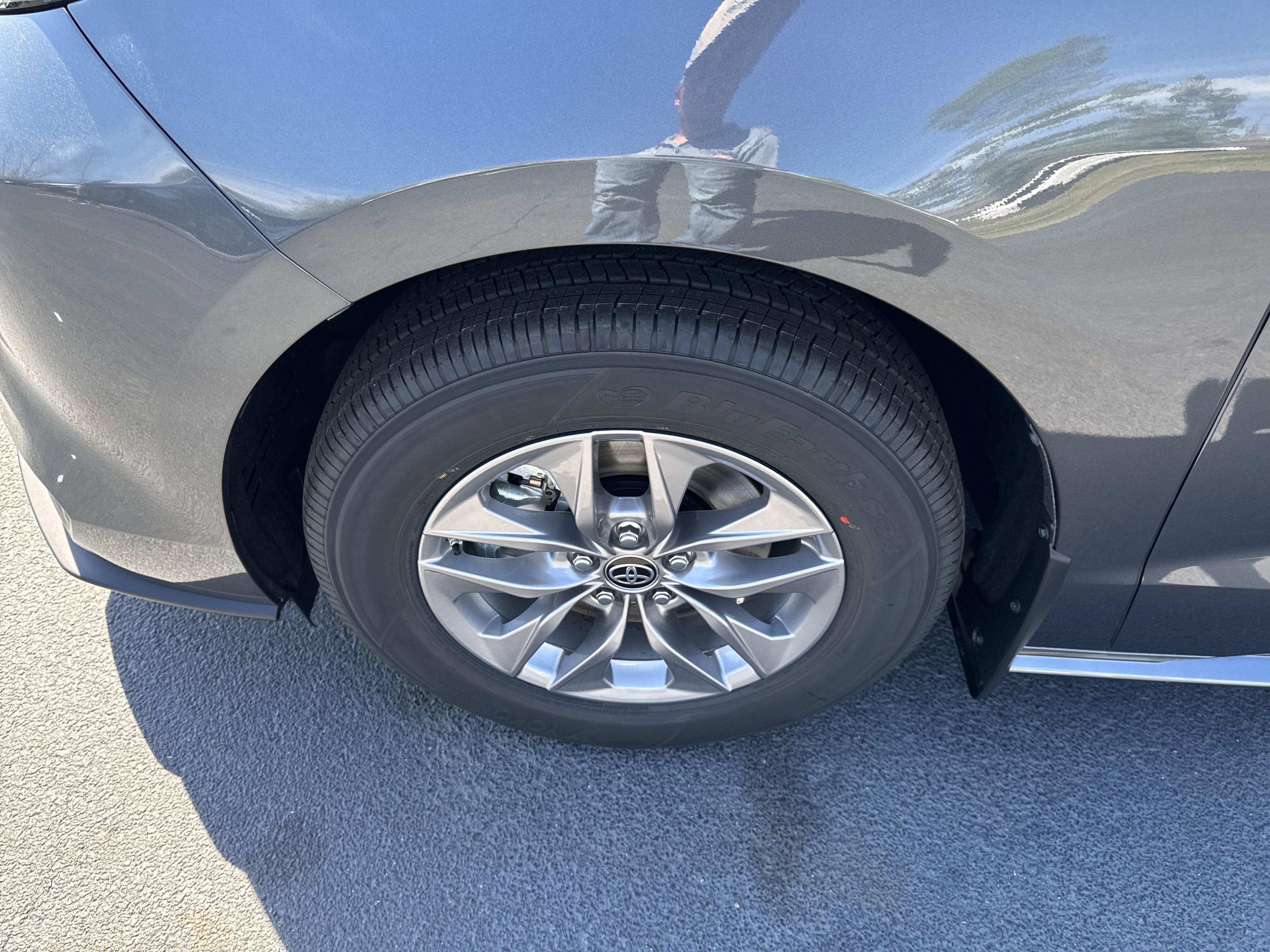 New 2025 Toyota Sienna XLE image 9